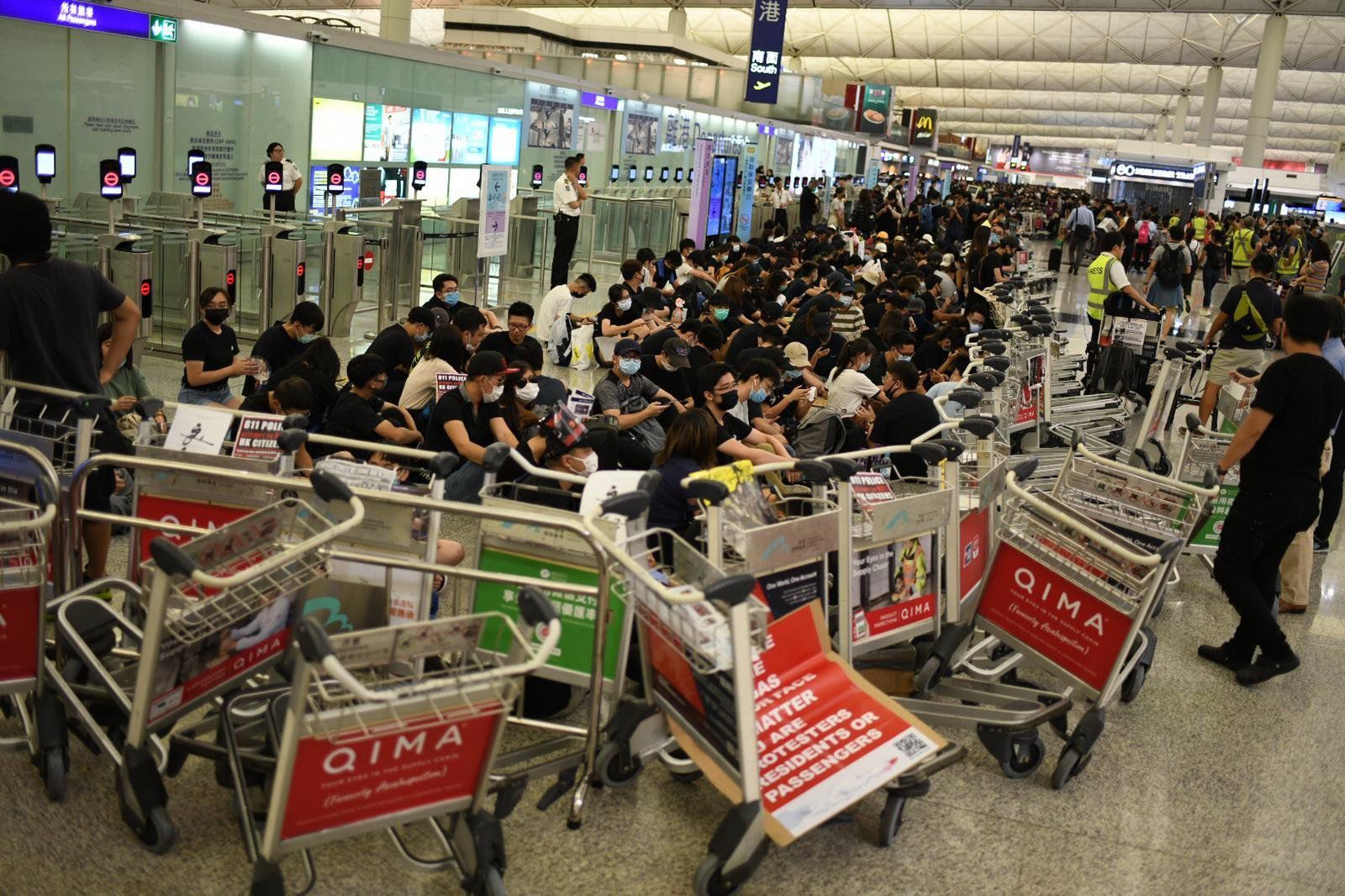 Hong Kong protesters airport